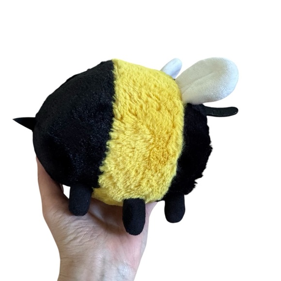 Squishable Snugglemi Snackers Fuzzy Bumblebee Soft Toy - Picture 3 of 4